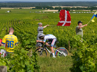 Während die aktuelle Frankreich-Tour vor schlimmen Vorfällen verschont blieb, erschütterte der Tod von Andre Drege während der Österreich-Rundfahrt die Radsportwelt. - Foto: Jerome Delay/AP/dpa