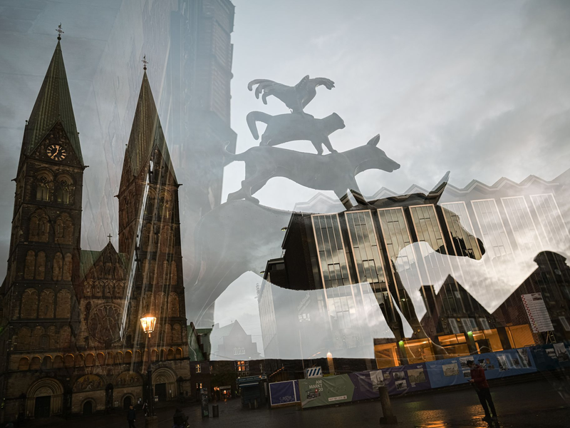 Aktivisten beschmieren Statue der Bremer Stadtmusikanten (Archivbild) - Foto: Mohssen Assanimoghaddam/dpa