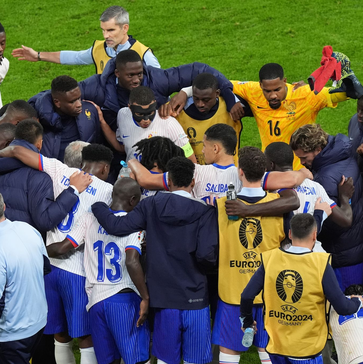 Frankreich setzte sich im Elfmeterschießen gegen Portugal durch. - Foto: Marcus Brandt/dpa