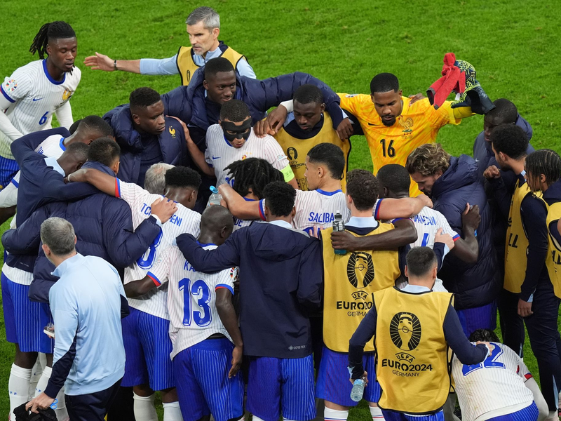 Frankreich setzte sich im Elfmeterschießen gegen Portugal durch. - Foto: Marcus Brandt/dpa