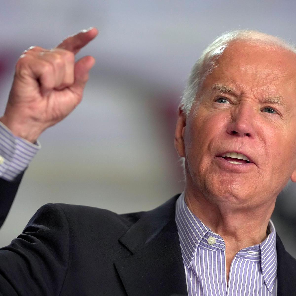 US-Präsident Biden denkt offenbar nicht ans Aufgeben. - Foto: Manuel Balce Ceneta/AP/dpa