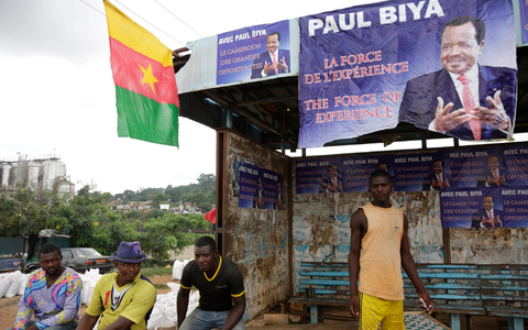 Ausgerechnet die Tochter des kamerunischen Präsidenten sorgt mit einem verbotenen gleichgeschlechtlichen Kuss für Aufsehen. (Archivbild) - Foto: Sunday Alamba/AP/dpa Ausgerechnet die Tochter des kamerunischen Präsidenten sorgt mit einem verbotenen gleichgeschlechtlichen Kuss für Aufsehen. (Archivbild) - Foto: Sunday Alamba/AP/dpa