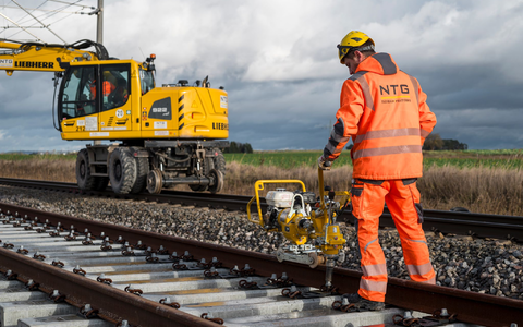 Die Bahn will bei den Recyclingquoten wichtiger Baumaterialien zulegen (Archivfoto).  - Foto: Daniel Vogl/dpa