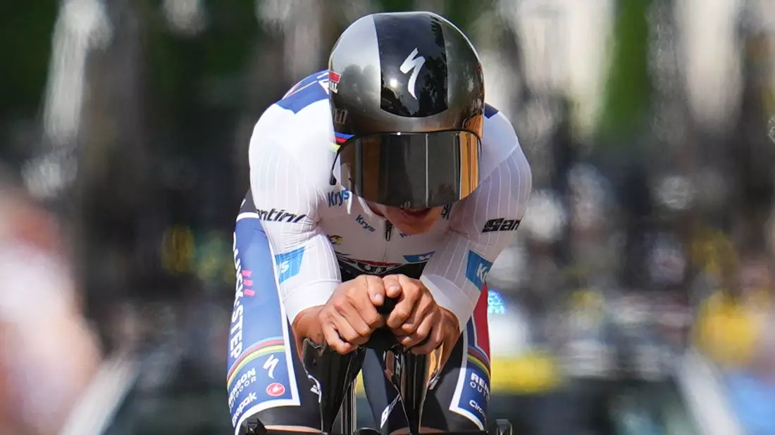 Der belgische Etappensieger Remco Evenepoel in Aktion. - Bild: Daniel Cole/AP/dpa