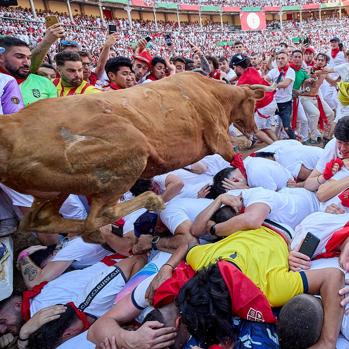Bei den Mutproben der vorwiegend jungen Läufer gibt es jedes Jahr mehrere Verletzte. (Archivbild) - Foto: Ruben Albarran/ZUMA Press Wire/dpa