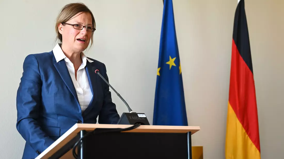 Botschafterin Katharina Stasch ist tief besorgt über Angriffe auf Menschenrechte von Frauen und LGBTQI+ Personen. (Archivbild) - Bild: Britta Pedersen/dpa