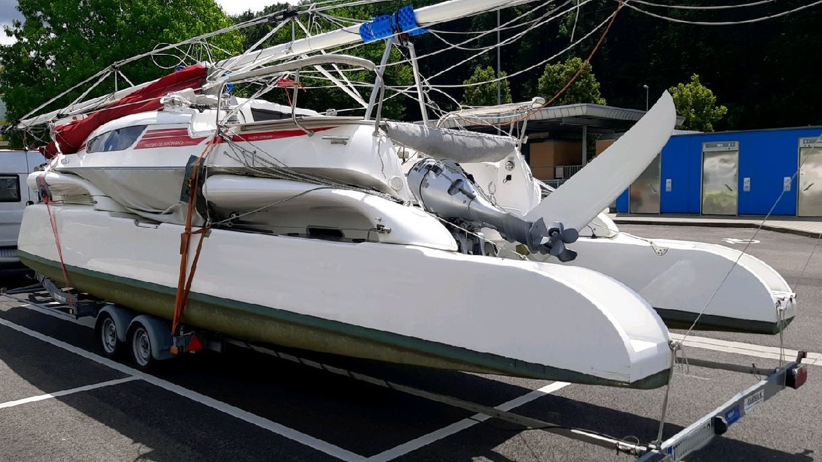 HZA-SI: Segelboot schippert auf Anhänger am ZOLL vorbei - Foto: presseportal.de