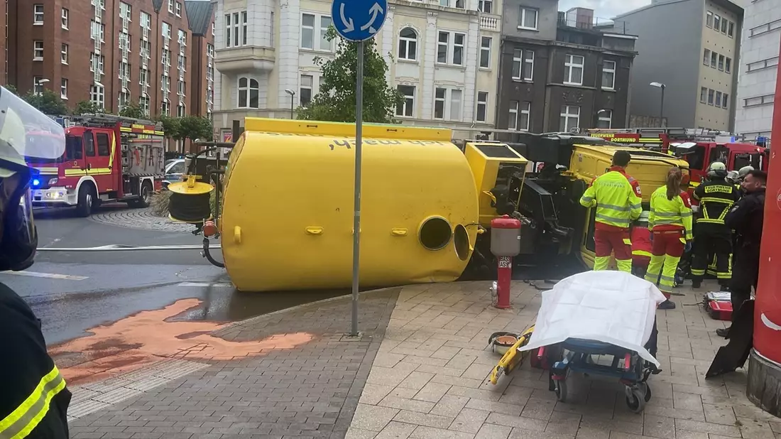 FW-DO: LKW kippt auf der Silberstraße umgekippt - Bild: presseportal.de
