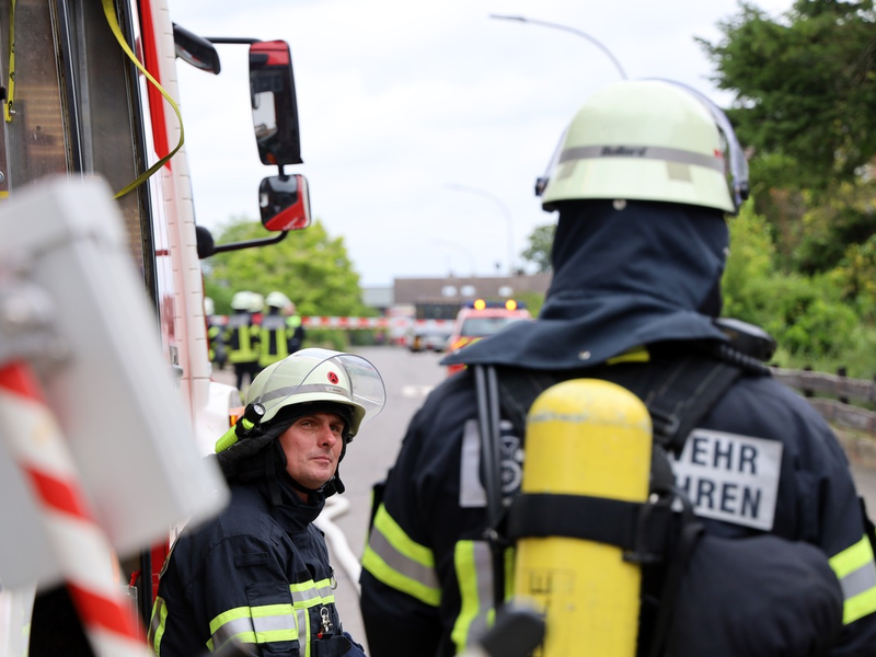 FW Hambühren: Gasleitung bei Erdarbeiten beschädigt / Feuerwehr sichert Gefahrenstelle - Foto: presseportal.de