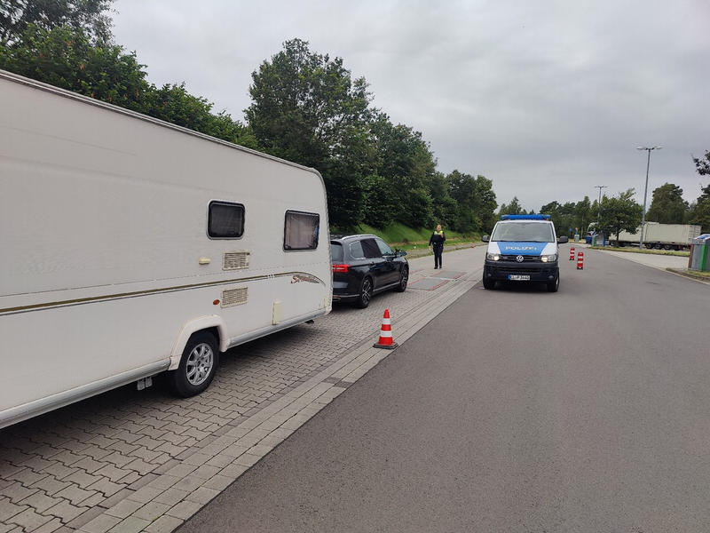 POL-EL: A31 / Emsland/Grafschaft Bentheim - Kontrollen des Reiseverkehrs zu Ferienbeginn - wenige Verstöße bei Kontrollen des Fernreiseverkehrs festgestellt - Foto: presseportal.de