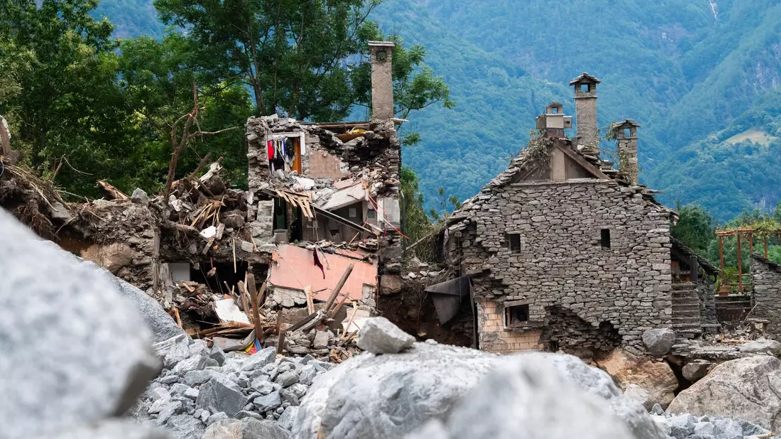 Ein Unwetter am vergangenen Wochenende hat im Bavonatal schwere Schäden angerichtet. (Archivbild) - Bild: Samuel Golay/KEYSTONE/TI-PRESS/dpa