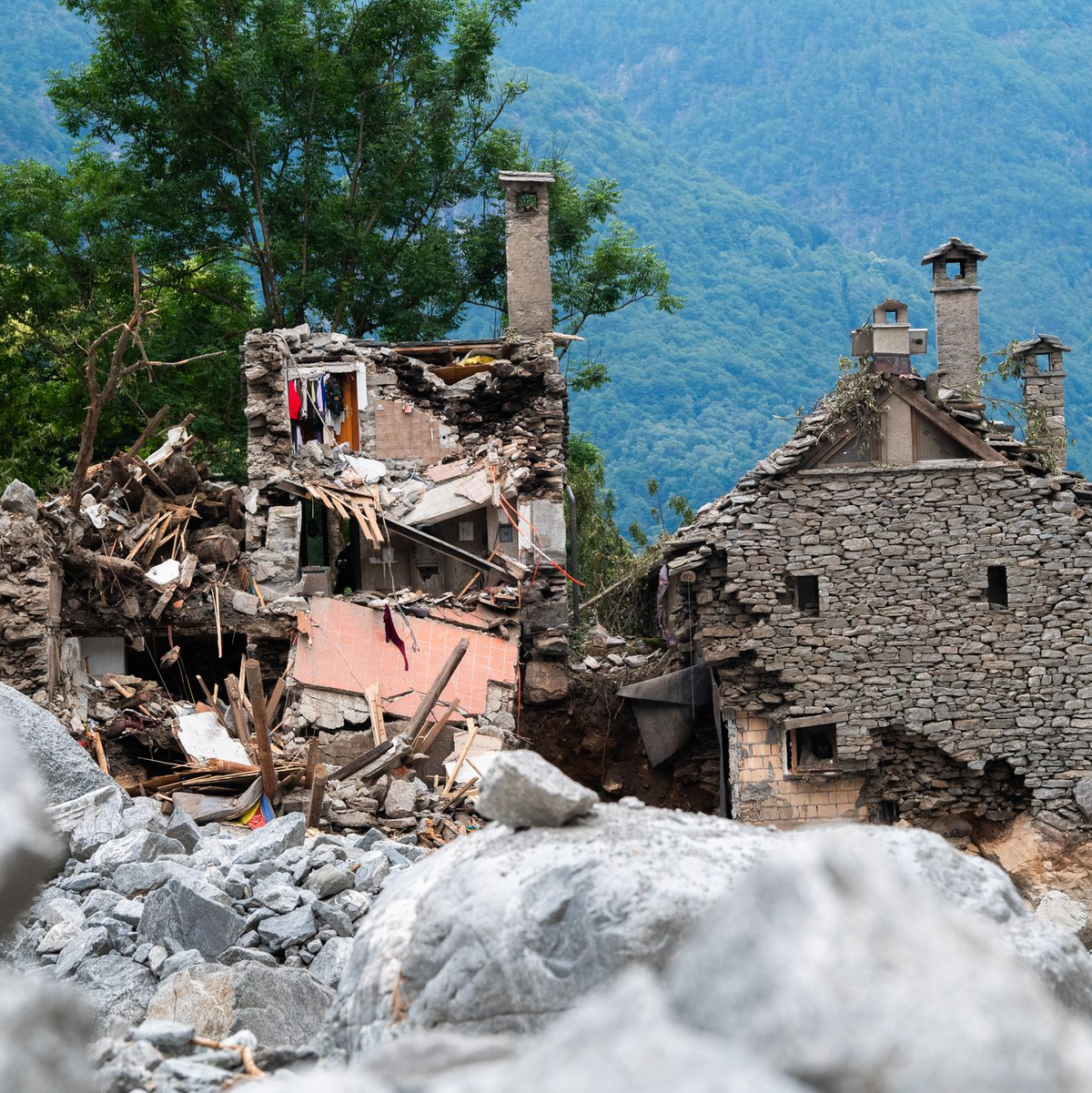 Ein Unwetter am vergangenen Wochenende hat im Bavonatal schwere Schäden angerichtet. (Archivbild) - Foto: Samuel Golay/KEYSTONE/TI-PRESS/dpa