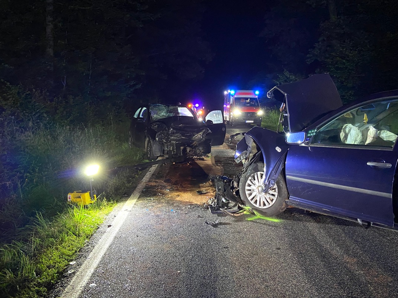 FW VG Asbach: Schwerer Verkehrsunfall bei Stockhausen / Frontalzusammenstoß fordert 2 Schwerverletzte - Foto: presseportal.de