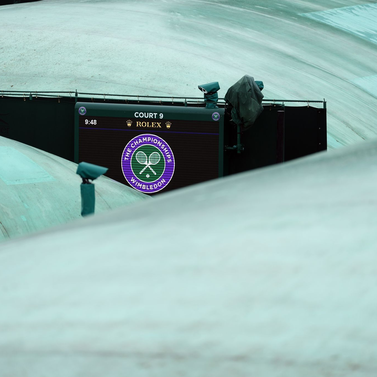 Jannik Sinner musste während der Viertelfinal-Partie eine medizinische Auszeit nehmen. - Foto: Zac Goodwin/PA Wire/dpa