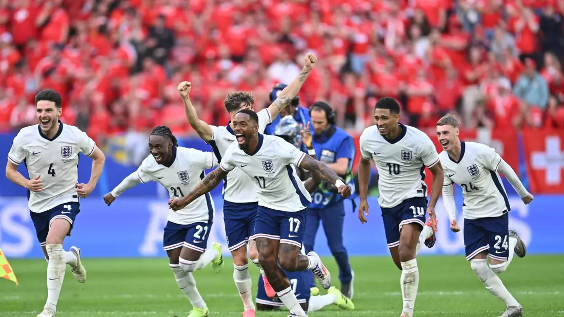 Southgate mit seinem Vertrauten, Verteidiger John Stones. - Bild: Marius Becker/dpa