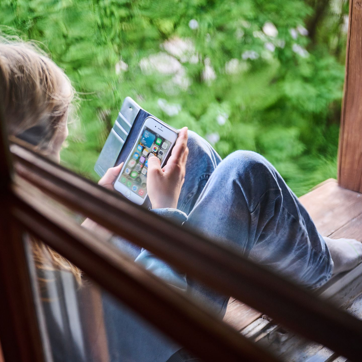 Auch auf einem Tablet lässt es sich gut vorlesen. - Foto: Annette Riedl/dpa