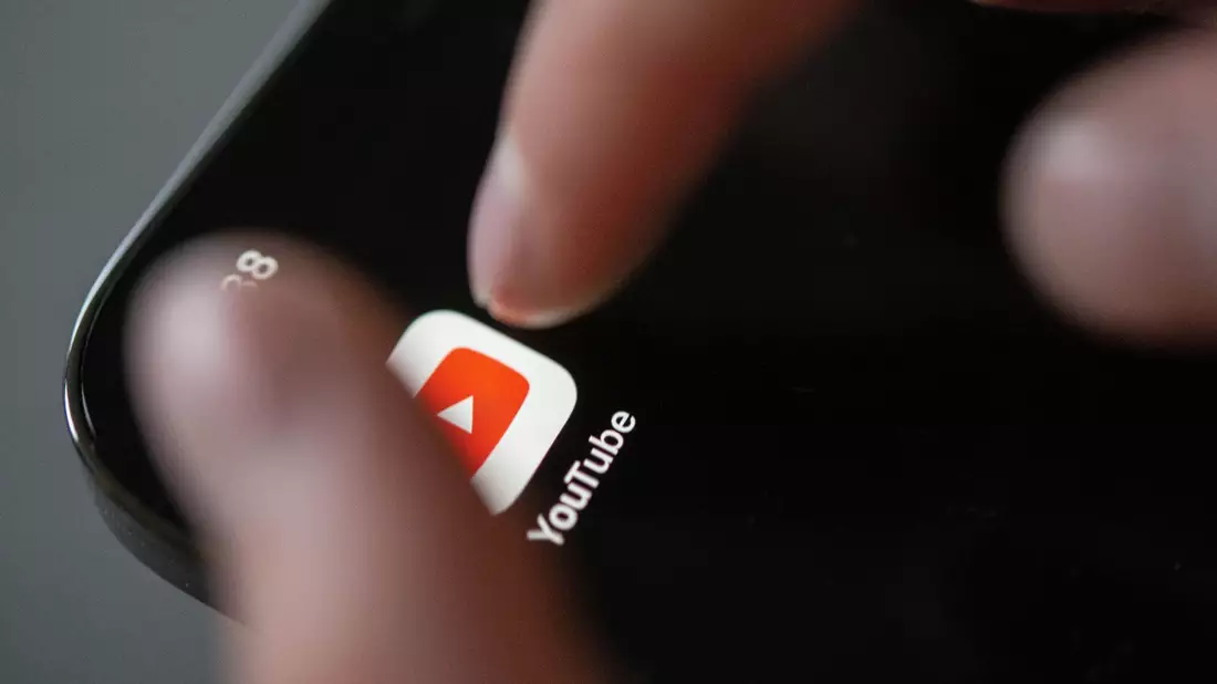 Youtube und andere Video-Plattformen kommen bei Kindern und Jugendlichen gut an. - Bild: Marijan Murat/dpa