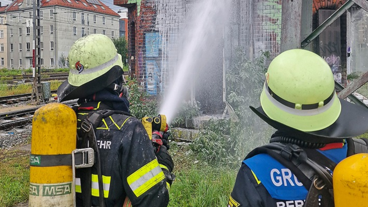 FW-M: Rauch über der alten Utting (Sendling) - Foto: presseportal.de