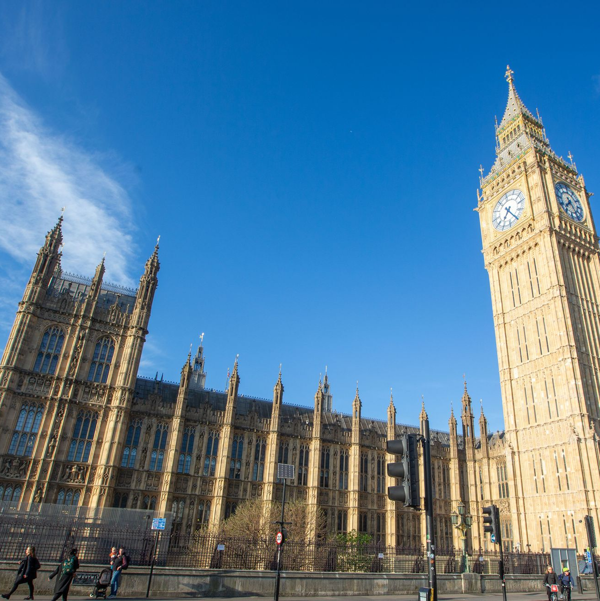 Die Brücke und der Eingang zum Parlament wurden 2017 zum Schauplatz eines Anschlags. (Archivbild) - Foto: Tayfun Salci/ZUMA Press Wire/dpa