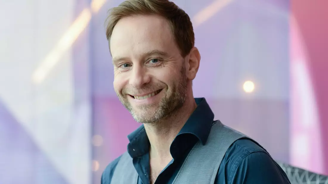 Vielen kennen ihn aus seinen Rollen in Fernsehserien: Julian Weigend. - Bild: Jens Kalaene/dpa-Zentralbild/ZB