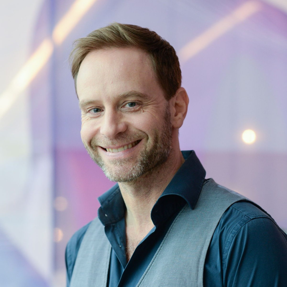 Vielen kennen ihn aus seinen Rollen in Fernsehserien: Julian Weigend. - Foto: Jens Kalaene/dpa-Zentralbild/ZB