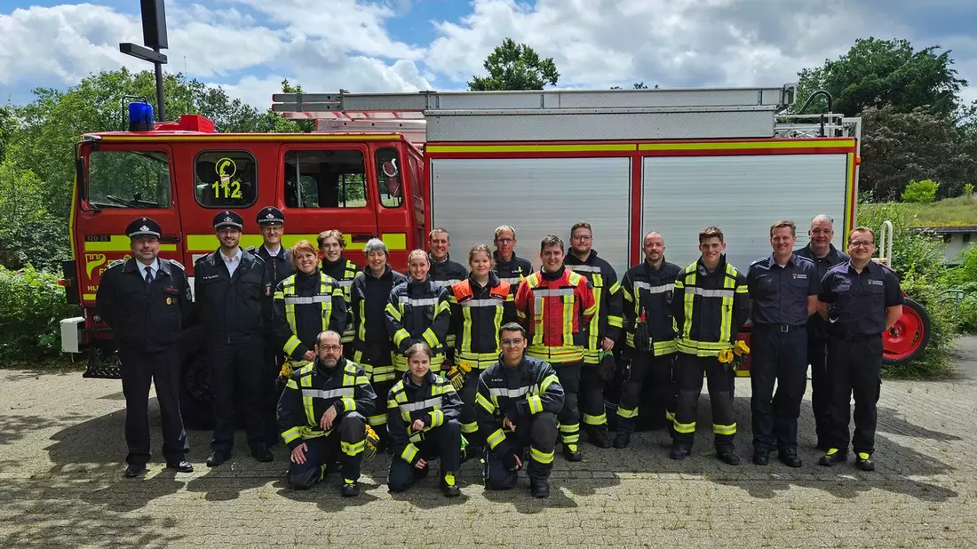 FW-EN: Grundausbildung erfolgreich beendet! - 14 neue Feuerwehrkräfte für Herdecke und Breckerfeld - Bild: presseportal.de
