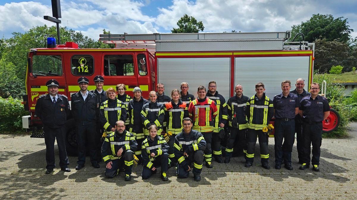 FW-EN: Grundausbildung erfolgreich beendet! - 14 neue Feuerwehrkräfte für Herdecke und Breckerfeld - Foto: presseportal.de
