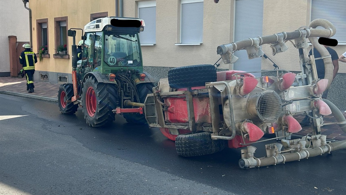 POL-PDLD: Umgekippter Anhänger - Foto: presseportal.de