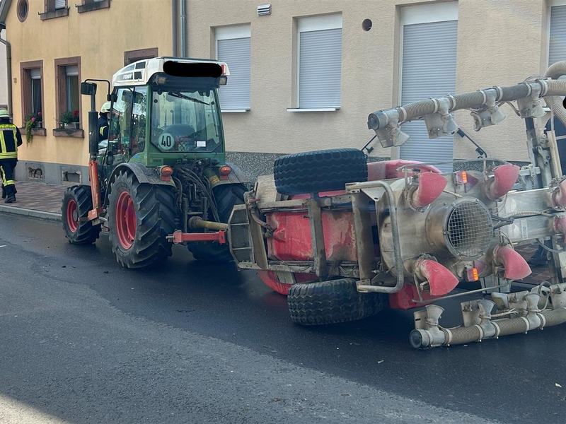 POL-PDLD: Umgekippter Anhänger - Foto: presseportal.de