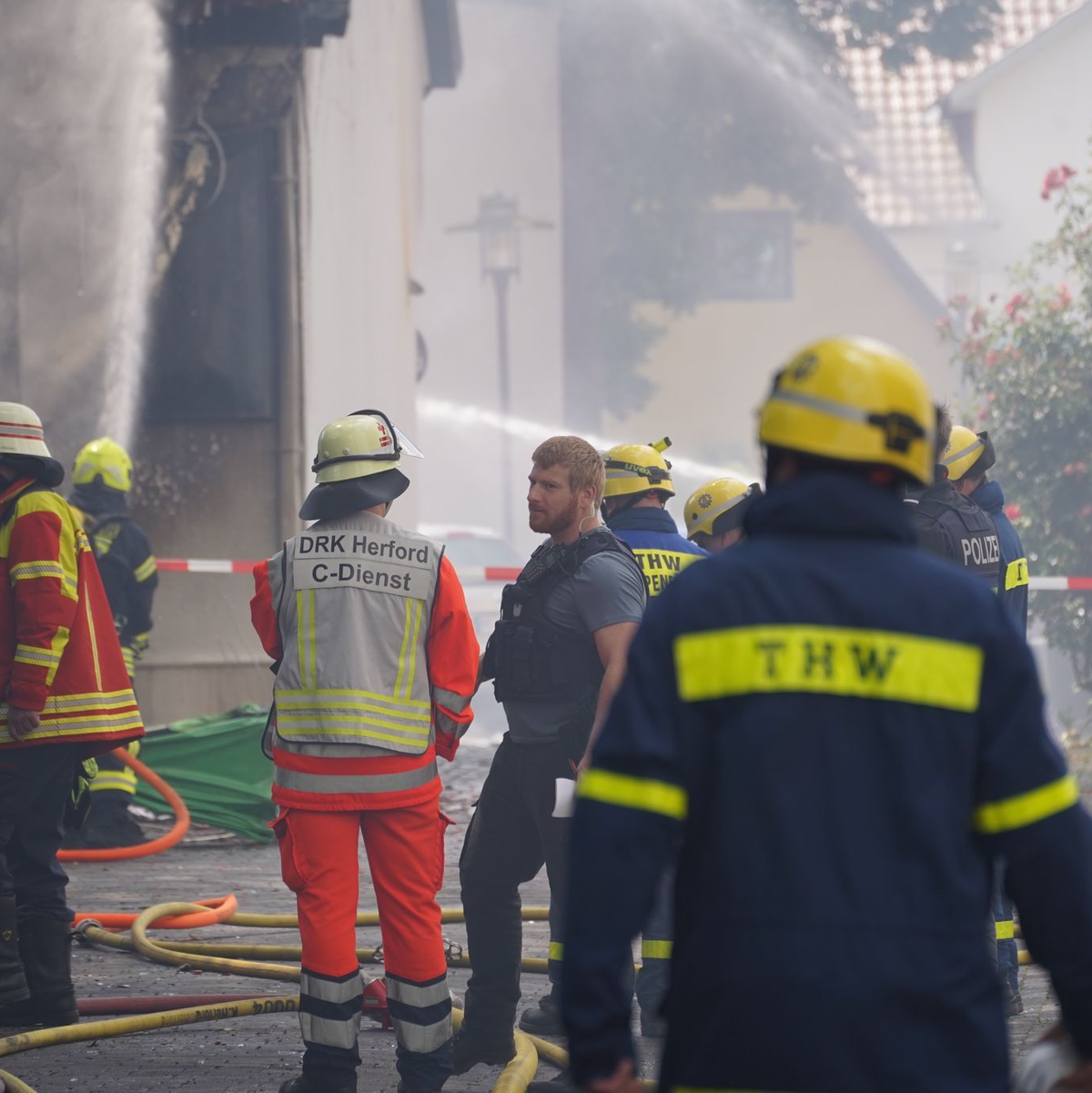 Nach einem Brand in einer Bar in Herford schließt die Polizei weder Brandstiftung noch einen technischen Defekt aus - Foto: Christian Müller/Westfalennews/dpa