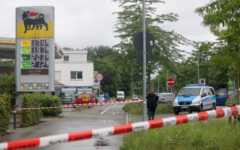 An einer Konstanzer Tankstelle ist mehrmals geschossen worden. Ein Mann wurde getroffen und schwer verletzt. - Foto: David Pichler/tnn/dpa
