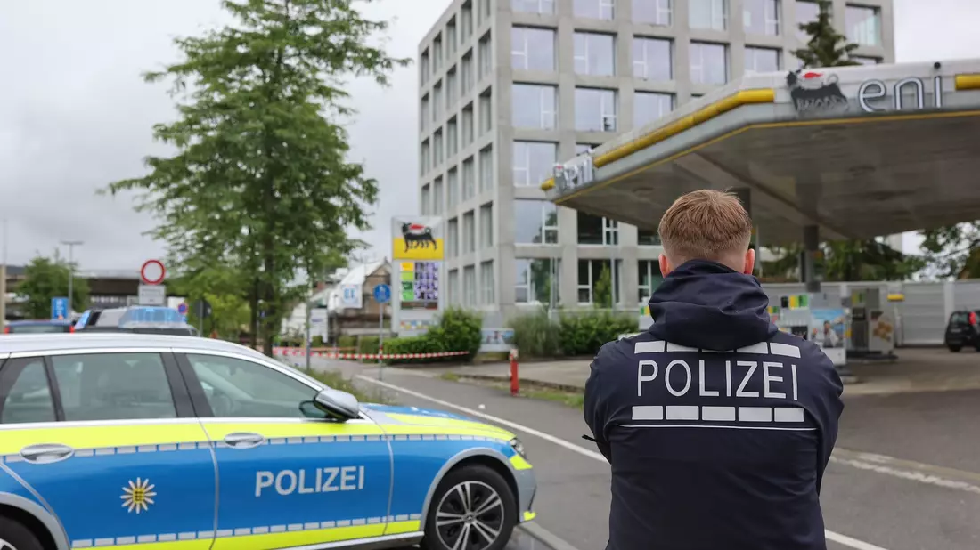 Die Polizei sichert Stunden später noch den Tatort. - Bild: Florian Förster SWD/Südwestdeutsches Mediennetzwerk/dpa