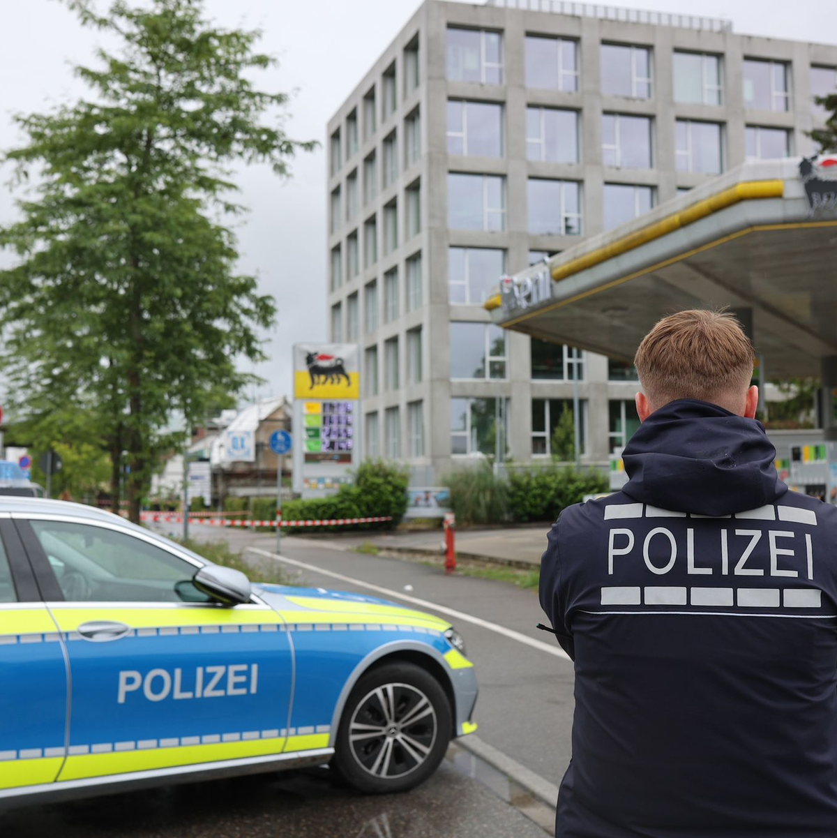 Die Polizei sichert Stunden später noch den Tatort. - Foto: Florian Förster SWD/Südwestdeutsches Mediennetzwerk/dpa