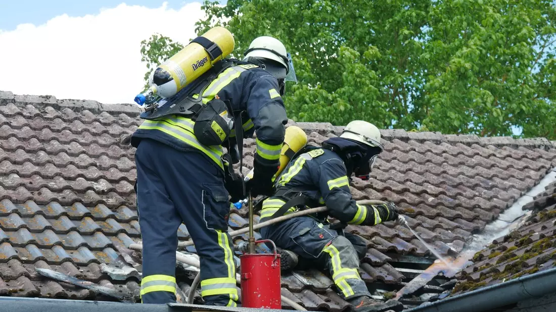 FW Celle: Feuer im Dachbereich in Westercelle - eine verletzte Person - Bild: presseportal.de