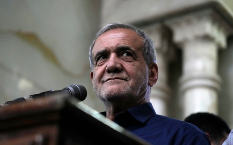 Massud Peseschkian versprach im Wahlkampf Veränderung. Viele Iranerinnen und Iran zweifeln, dass der von ihm ausgehen kann. (Archivbild) - Foto: Vahid Salemi/AP