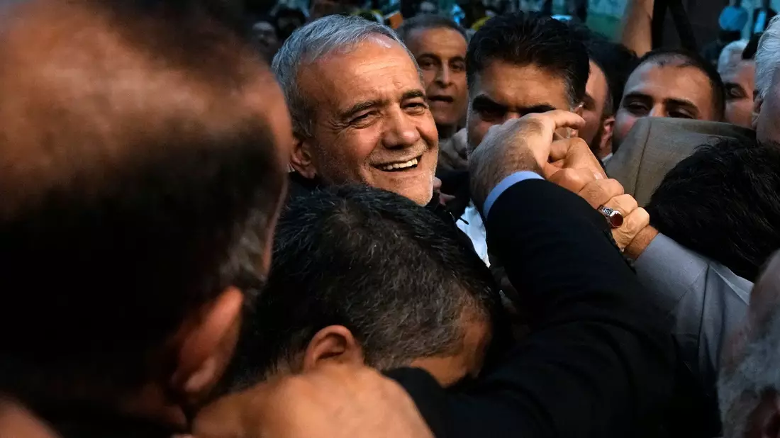 Sein Sieg ist ein Erfolg für das sogenannte Reformlager. Wie viel dieses im Staat verändern kann, ist allerdings unklar. (Archivbild) - Bild: Vahid Salemi/AP