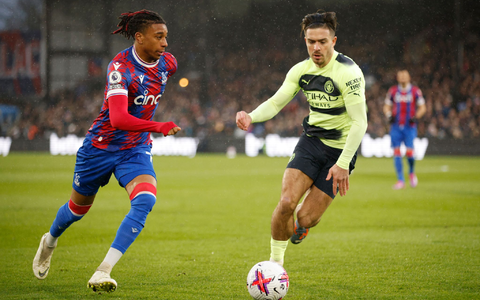 Konkurrenz für Sané & Co.: Michael Olise (l) kommt nach München. - Foto: David Cliff/AP/dpa