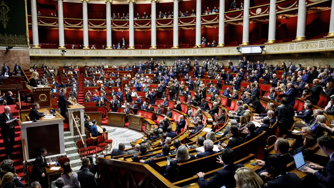 Im französischen Parlament wird es möglicherweise eine große Koalition oder eine Minderheitsregierung geben. (Archivbild) - Bild: Ludovic Marin/AFP/dpa