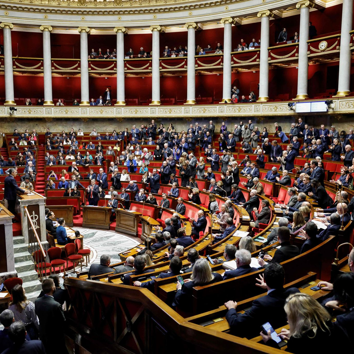 Im französischen Parlament wird es möglicherweise eine große Koalition oder eine Minderheitsregierung geben. (Archivbild) - Foto: Ludovic Marin/AFP/dpa