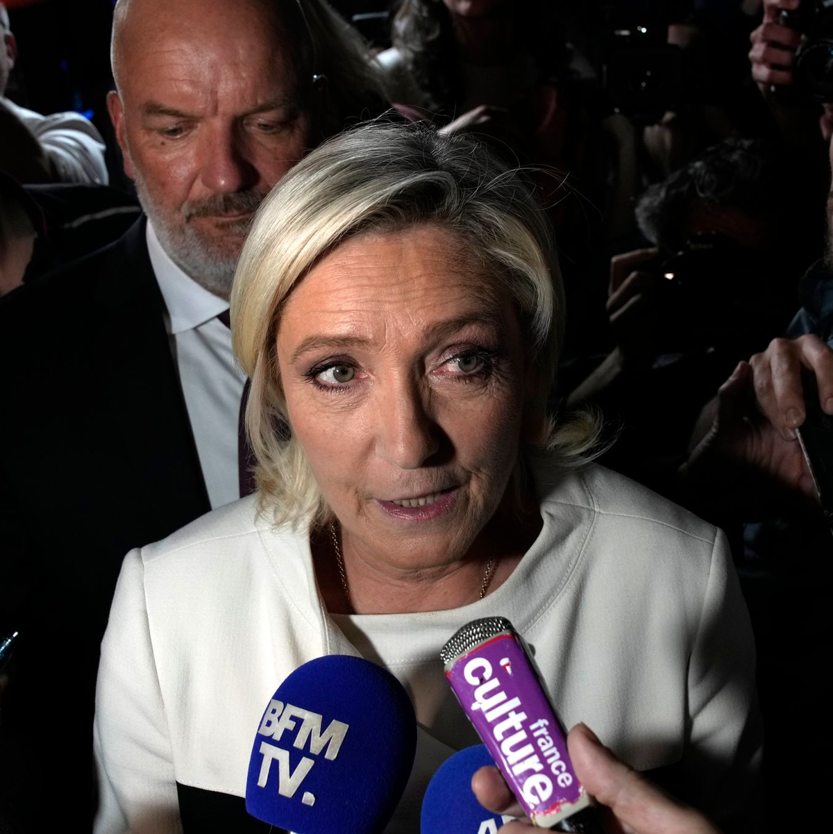 Marine Le Pen sieht ihre Partei trotz des Wahlausgangs auf Erfolgskurs. - Foto: Louise Delmotte/AP