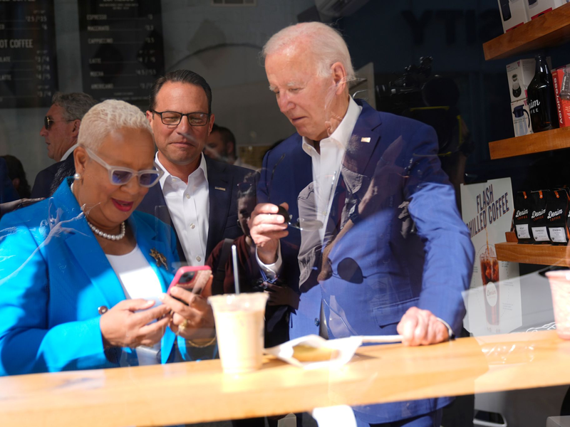 US-Präsident Joe Biden beharrt darauf, im Rennen um das Weiße Haus zu bleiben.  - Foto: Manuel Balce Ceneta/AP/dpa