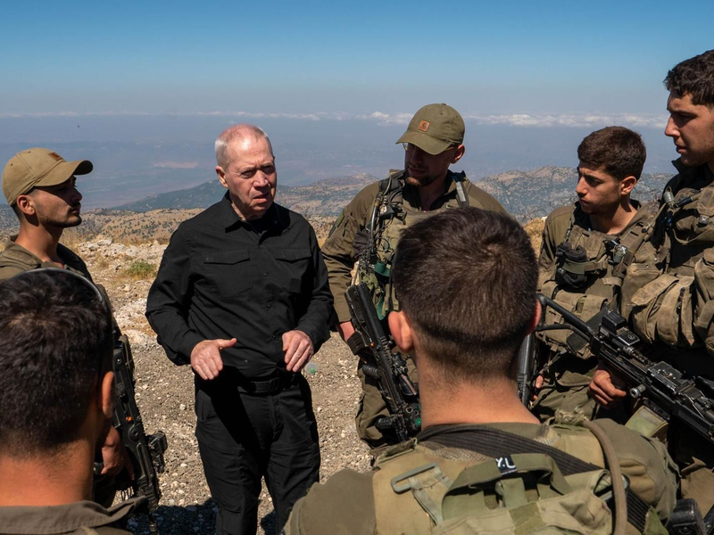 Israels Verteidigungsminister Joav Galant droht der Hisbollah im Libanon. (Archivbild) - Foto: Ariel Hermoni/IMoD/dpa