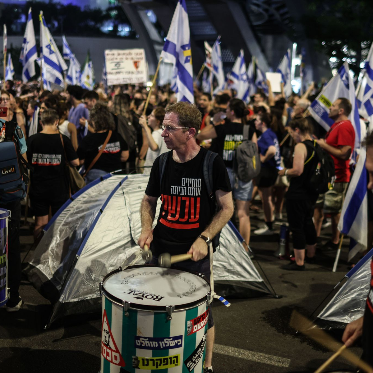 Tausende Israelis wollen, dass endlich ein Geiselabkommen gelingt.  - Foto: Ilia Yefimovi/dpa