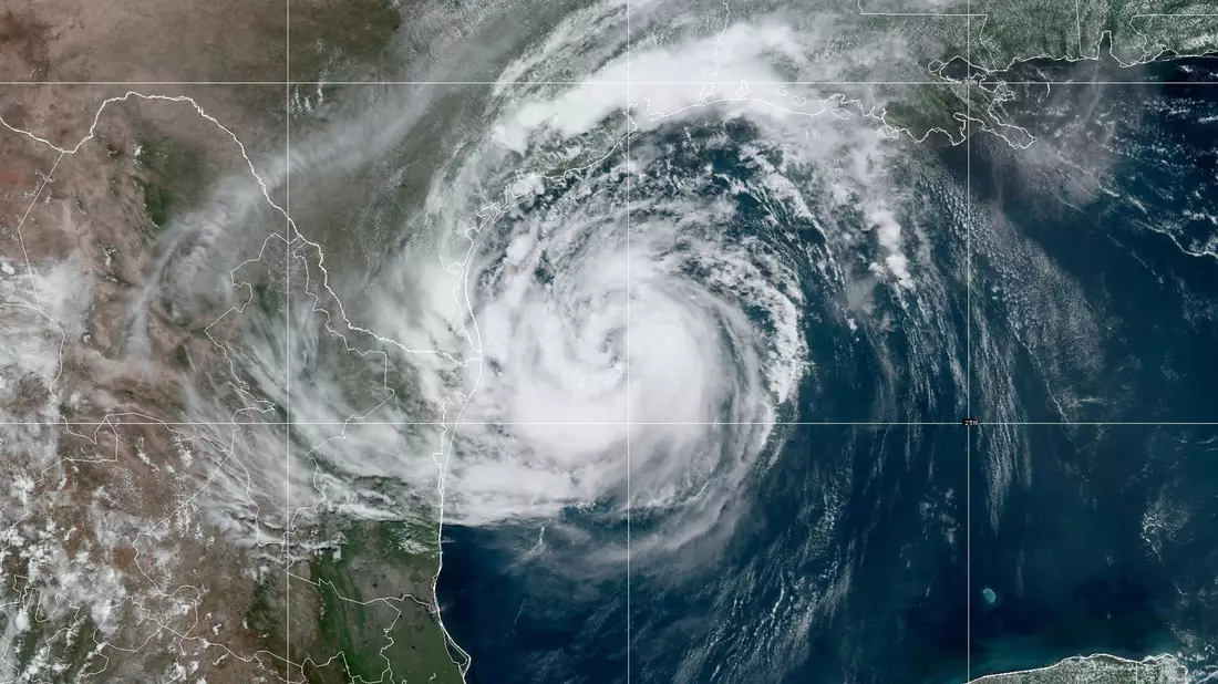Der Sturm «Beryl» gewinnt kurz vor der Küste von Texas wieder an Kraft. - Bild: Noaa/ZUMA Press Wire/dpa