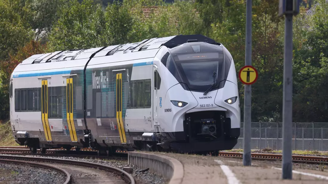 Wasserstoff ist aus Sicht des Berliner Bahntechnik-Experten Hecht die teuerste Lösung und hat einen schlechteren Wirkungsgrad als Diesel. (Archivbild) - Bild: Karl-Josef Hildenbrand/dpa