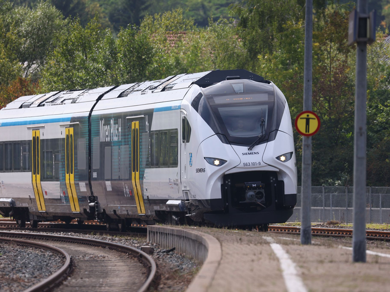 Wasserstoff ist aus Sicht des Berliner Bahntechnik-Experten Hecht die teuerste Lösung und hat einen schlechteren Wirkungsgrad als Diesel. (Archivbild) - Foto: Karl-Josef Hildenbrand/dpa