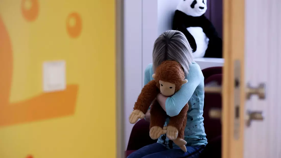 Der Polizei wurden im vergangenen Jahr mehr Fälle bekannt, in denen Kinder und Jugendliche sexuell missbraucht wurden. (Symbolbild) - Bild: Jan Woitas/dpa