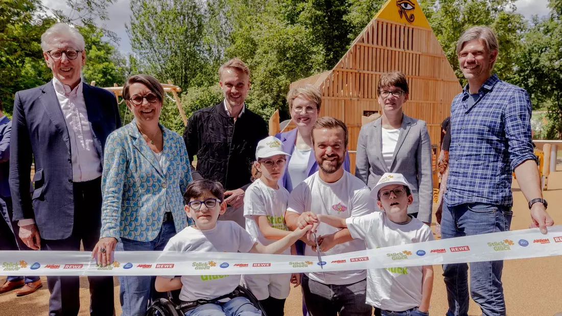 Gelebte Inklusion: Initiative Stück zum Glück realisiert einzigartiges inklusives Spielplatzprojekt in historischer Parkanlage in Cottbus - Bild: presseportal.de