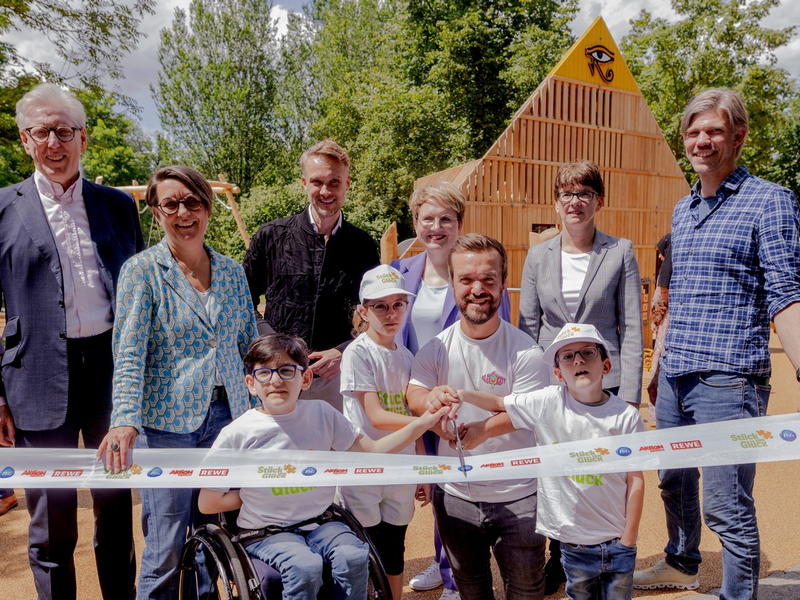 Gelebte Inklusion: Initiative Stück zum Glück realisiert einzigartiges inklusives Spielplatzprojekt in historischer Parkanlage in Cottbus - Foto: presseportal.de