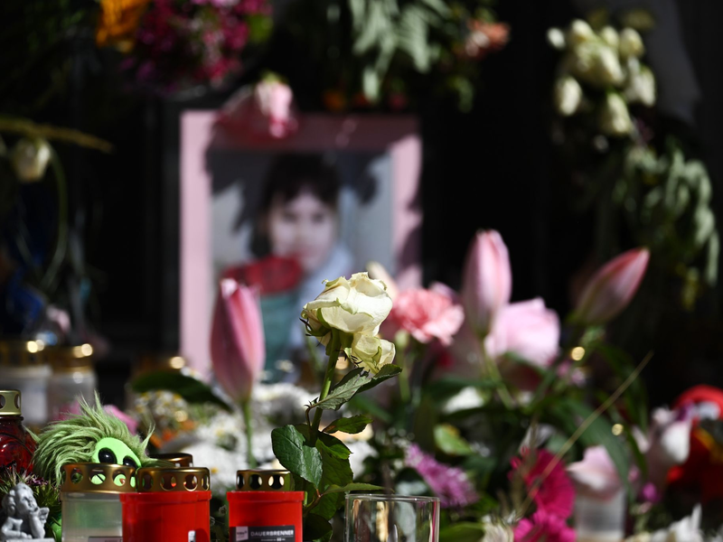 Die neunjährige Valeriia wurde gewaltsam aus dem Leben gerissen. Nun wird ein Tatverdächtiger nach Deutschland überstellt (Archivbild) - Foto: Robert Michael/dpa